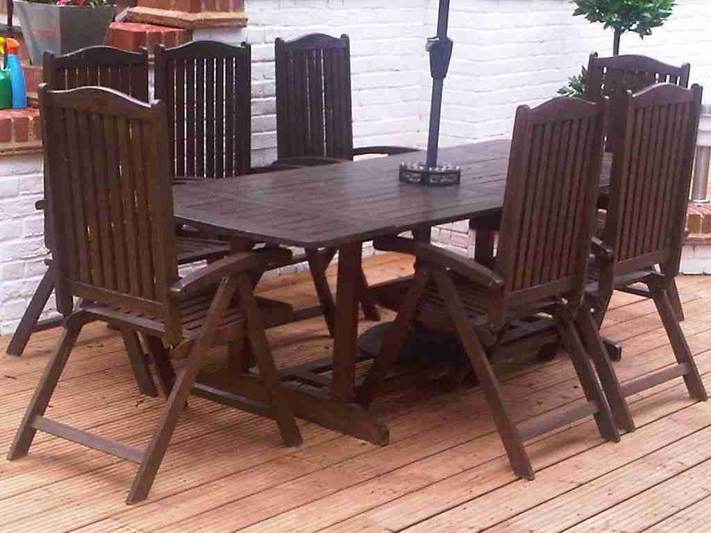 Paint walls and stain decking Welwyn Garden City