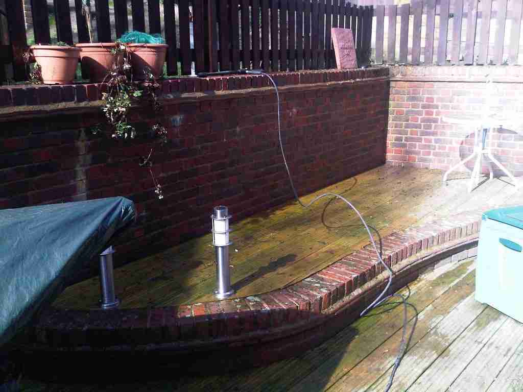 Paint walls and stain decking Welwyn Garden City